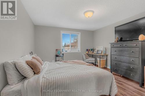 82 Rymal Road E, Hamilton, ON - Indoor Photo Showing Bedroom