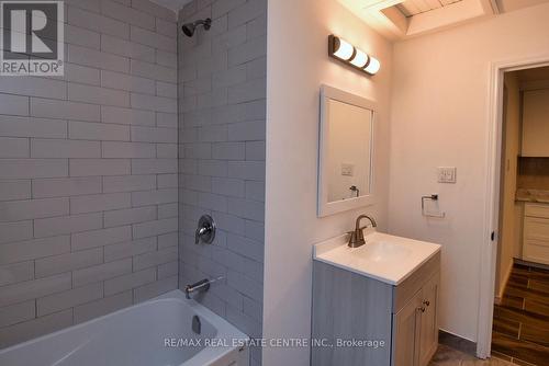 14 Graham Avenue S, Hamilton, ON - Indoor Photo Showing Bathroom