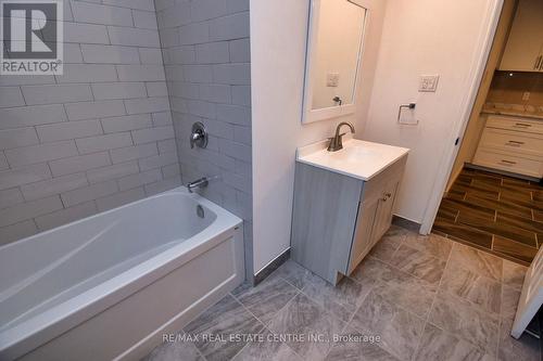 14 Graham Avenue S, Hamilton, ON - Indoor Photo Showing Bathroom