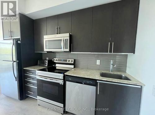 515 - 7608 Yonge Street, Vaughan, ON - Indoor Photo Showing Kitchen With Stainless Steel Kitchen