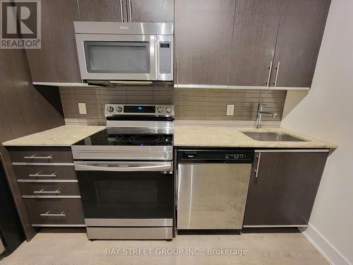 515 - 7608 Yonge Street, Vaughan, ON - Indoor Photo Showing Kitchen With Stainless Steel Kitchen With Upgraded Kitchen