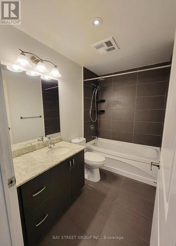 515 - 7608 Yonge Street, Vaughan, ON - Indoor Photo Showing Bathroom