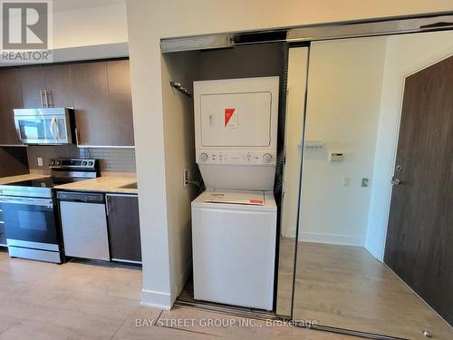 515 - 7608 Yonge Street, Vaughan, ON - Indoor Photo Showing Laundry Room