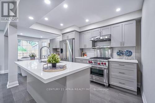 5 Old Wellington Street N, Markham, ON - Indoor Photo Showing Kitchen With Upgraded Kitchen