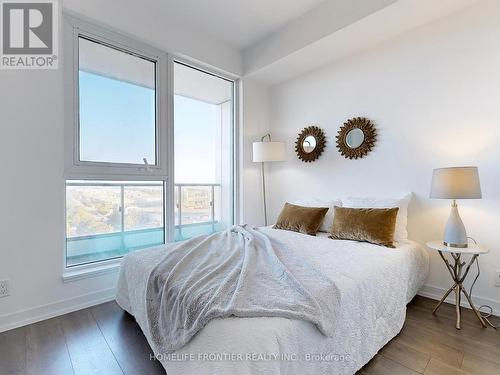 1001 - 950 Portage Parkway, Vaughan, ON - Indoor Photo Showing Bedroom