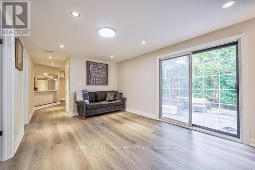 5 Old Wellington Street N, Markham, ON - Indoor Photo Showing Living Room