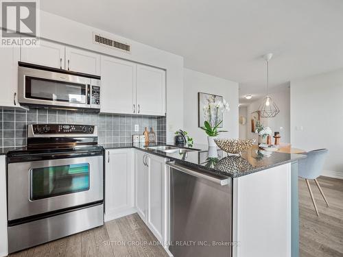 805 - 7 North Park Road, Vaughan, ON - Indoor Photo Showing Kitchen With Double Sink With Upgraded Kitchen