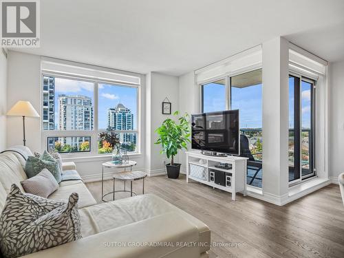 805 - 7 North Park Road, Vaughan, ON - Indoor Photo Showing Living Room