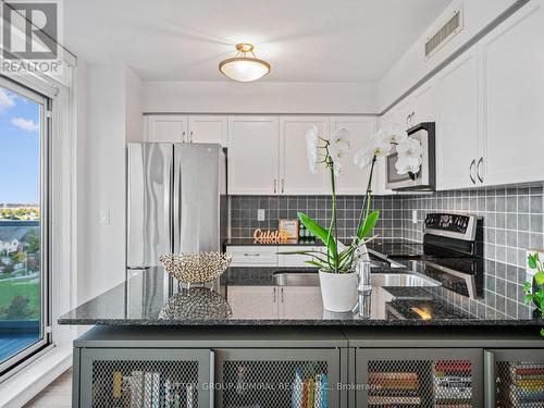 805 - 7 North Park Road, Vaughan, ON - Indoor Photo Showing Kitchen With Double Sink With Upgraded Kitchen