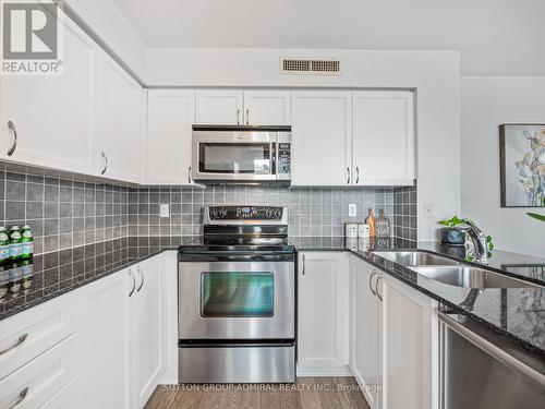 805 - 7 North Park Road, Vaughan, ON - Indoor Photo Showing Kitchen With Double Sink With Upgraded Kitchen