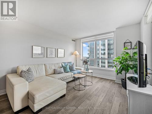 805 - 7 North Park Road, Vaughan, ON - Indoor Photo Showing Living Room