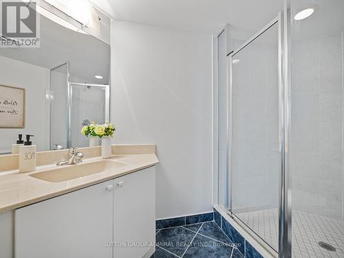 805 - 7 North Park Road, Vaughan, ON - Indoor Photo Showing Bathroom