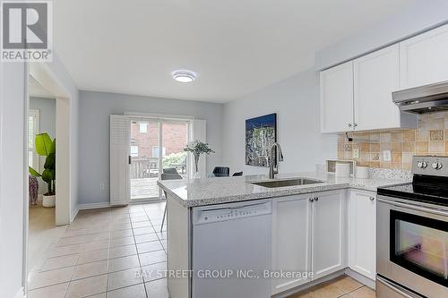 73 Sunridge Street, Richmond Hill, ON - Indoor Photo Showing Kitchen