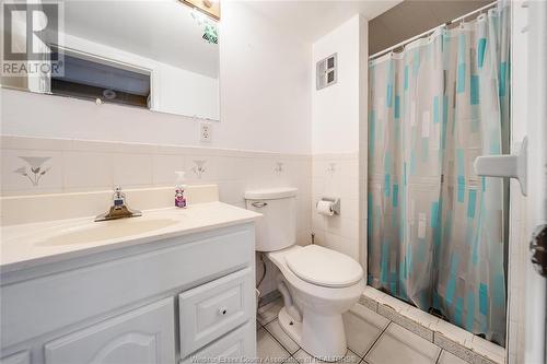 3950 Myrtle Avenue, Windsor, ON - Indoor Photo Showing Bathroom