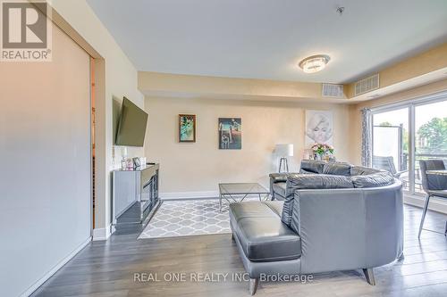 222 - 128 Garden Drive, Oakville, ON - Indoor Photo Showing Living Room