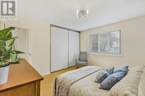 10 Shelbourne Court, Brampton, ON - Indoor Photo Showing Bedroom