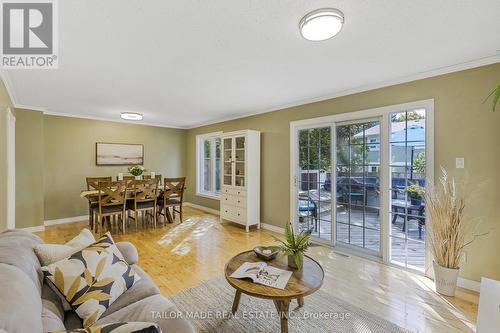 10 Shelbourne Court, Brampton, ON - Indoor Photo Showing Living Room