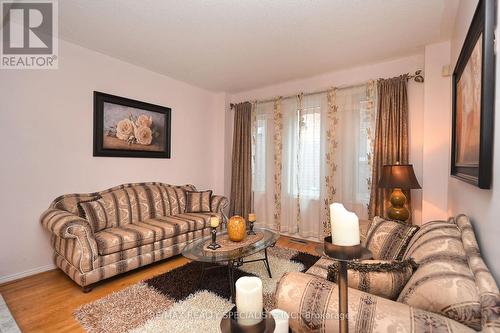 5421 Kinglet Avenue, Mississauga, ON - Indoor Photo Showing Living Room