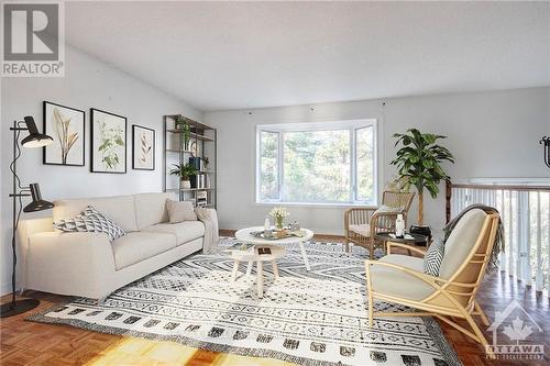 642 Gaines Drive, Ottawa, ON - Indoor Photo Showing Living Room