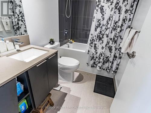 4603 - 3900 Confederation Parkway, Mississauga, ON - Indoor Photo Showing Bathroom