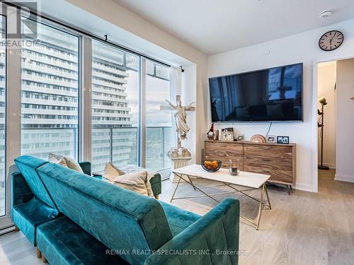 4603 - 3900 Confederation Parkway, Mississauga, ON - Indoor Photo Showing Living Room