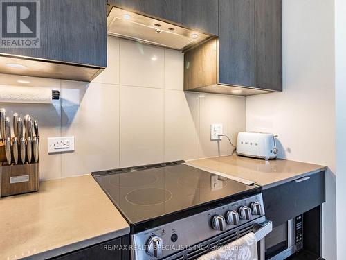 4603 - 3900 Confederation Parkway, Mississauga, ON - Indoor Photo Showing Kitchen