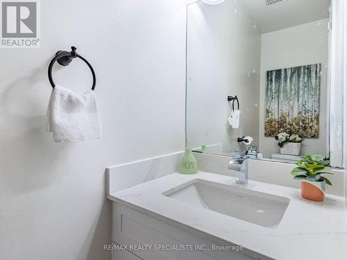 539 Holly Avenue, Milton, ON - Indoor Photo Showing Bathroom