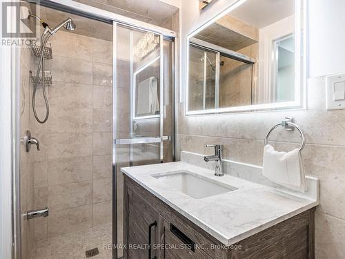 539 Holly Avenue, Milton, ON - Indoor Photo Showing Bathroom