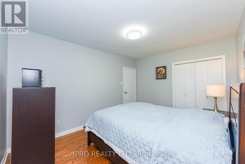 404 Claircrest Avenue, Mississauga, ON - Indoor Photo Showing Bedroom