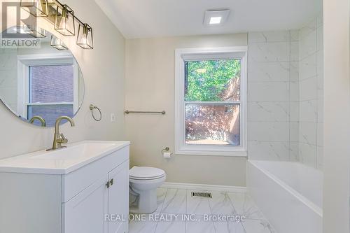 86 Queen Street, Brantford, ON - Indoor Photo Showing Bathroom