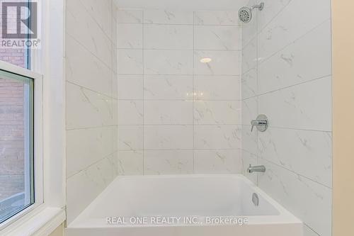 86 Queen Street, Brantford, ON - Indoor Photo Showing Bathroom