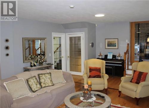 5008 Long Lake Road, Greater Sudbury, ON - Indoor Photo Showing Living Room