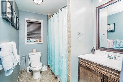 124 Hillsboro, Sudbury, ON - Indoor Photo Showing Bathroom