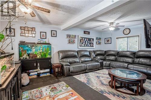 124 Hillsboro, Sudbury, ON - Indoor Photo Showing Living Room