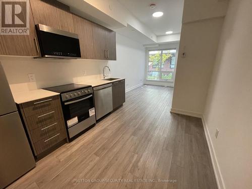 22 - 871 Sheppard Avenue W, Toronto, ON - Indoor Photo Showing Kitchen