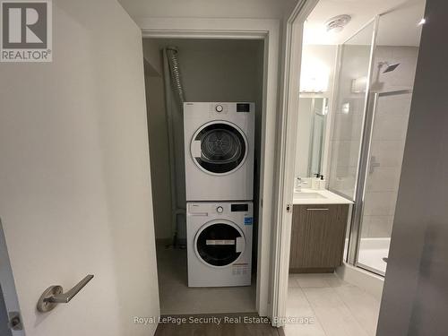 22 - 871 Sheppard Avenue W, Toronto, ON - Indoor Photo Showing Laundry Room