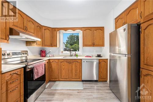 25 Glamorgan Drive, Kanata, ON - Indoor Photo Showing Kitchen