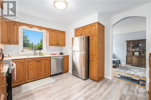 25 Glamorgan Drive, Kanata, ON - Indoor Photo Showing Kitchen