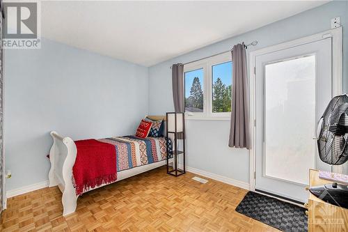 25 Glamorgan Drive, Kanata, ON - Indoor Photo Showing Bedroom