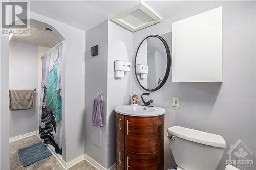 25 Glamorgan Drive, Kanata, ON - Indoor Photo Showing Bathroom