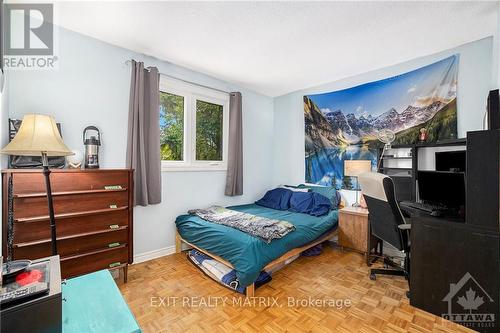 25 Glamorgan Drive, Ottawa, ON - Indoor Photo Showing Bedroom