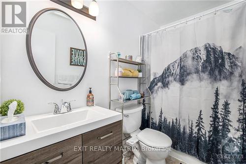 25 Glamorgan Drive, Ottawa, ON - Indoor Photo Showing Bathroom