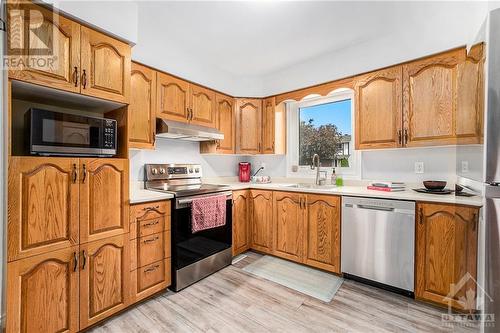 25 Glamorgan Drive, Kanata, ON - Indoor Photo Showing Kitchen