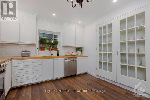 552 Mutual Street, Ottawa, ON - Indoor Photo Showing Kitchen