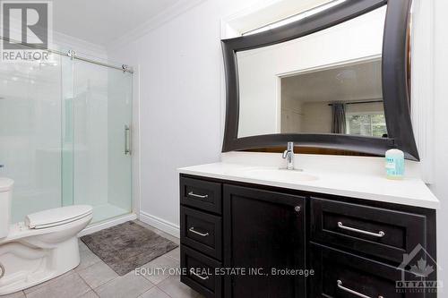 552 Mutual Street, Ottawa, ON - Indoor Photo Showing Bathroom