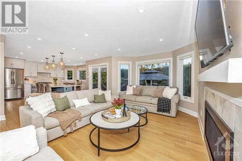 75 Saddlehorn Crescent, Kanata, ON - Indoor Photo Showing Living Room