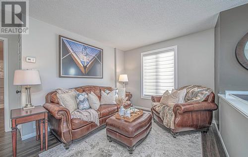 96 Freeland Avenue, Clarington (Bowmanville), ON - Indoor Photo Showing Living Room