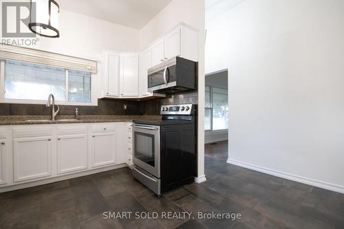 6446 Sherwood Road, Niagara Falls, ON - Indoor Photo Showing Kitchen