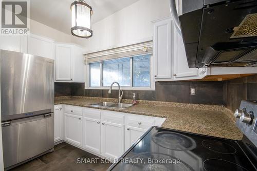 6446 Sherwood Road, Niagara Falls, ON - Indoor Photo Showing Kitchen With Double Sink