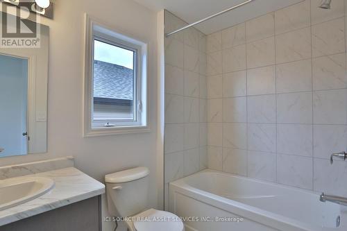 31 Rockcliffe Drive, Kitchener, ON - Indoor Photo Showing Bathroom